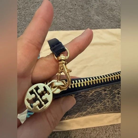 Tory Burch NWOT Blue Laser Cut Patent Leather Wristlet Pouch w/Tory dust bag - Picture 5 of 6